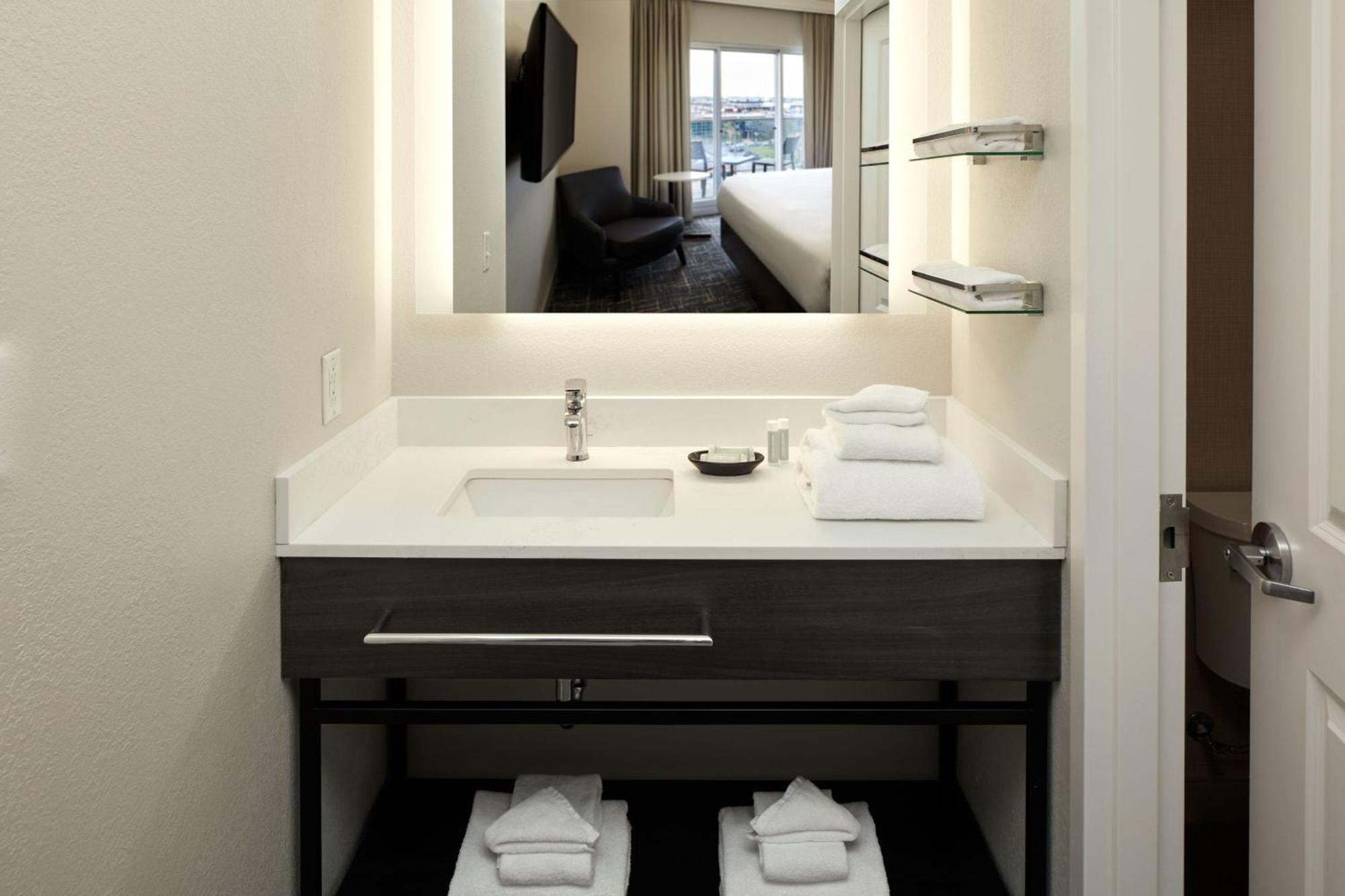 Residence Inn By Marriott Montreal Airport Dorval Eksteriør billede